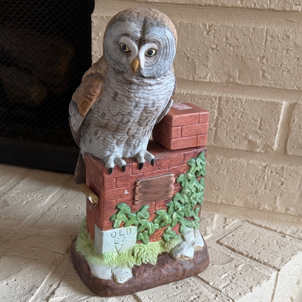 1982 Ezra Brooks Great Gray Owl whiskey decanter